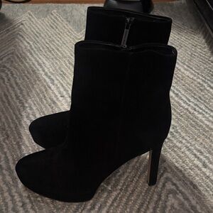 Chic Black Heeled Boots for Women - worn twice! Excellent condition like new